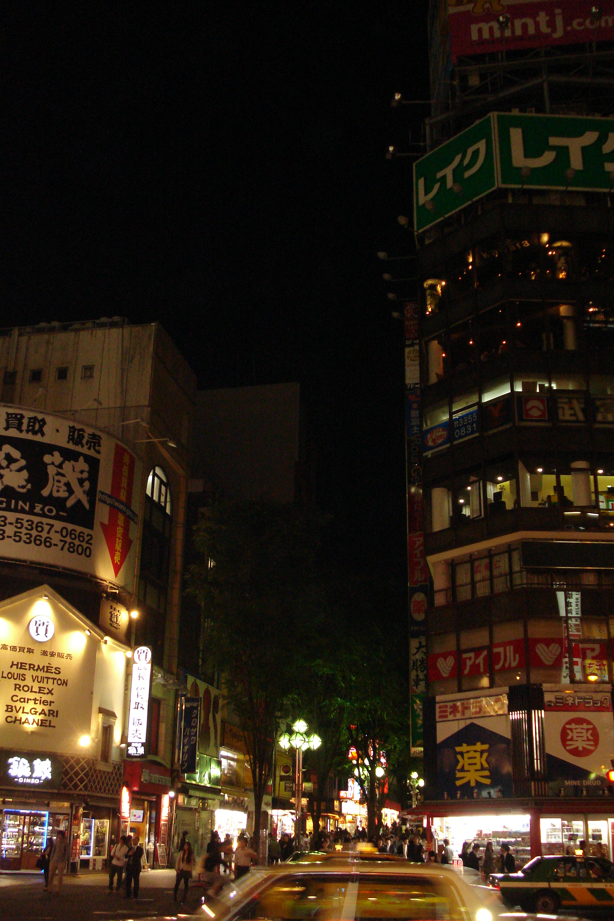 Einer der Eingänge zum Vergnügungsviertel Kabuki-cho