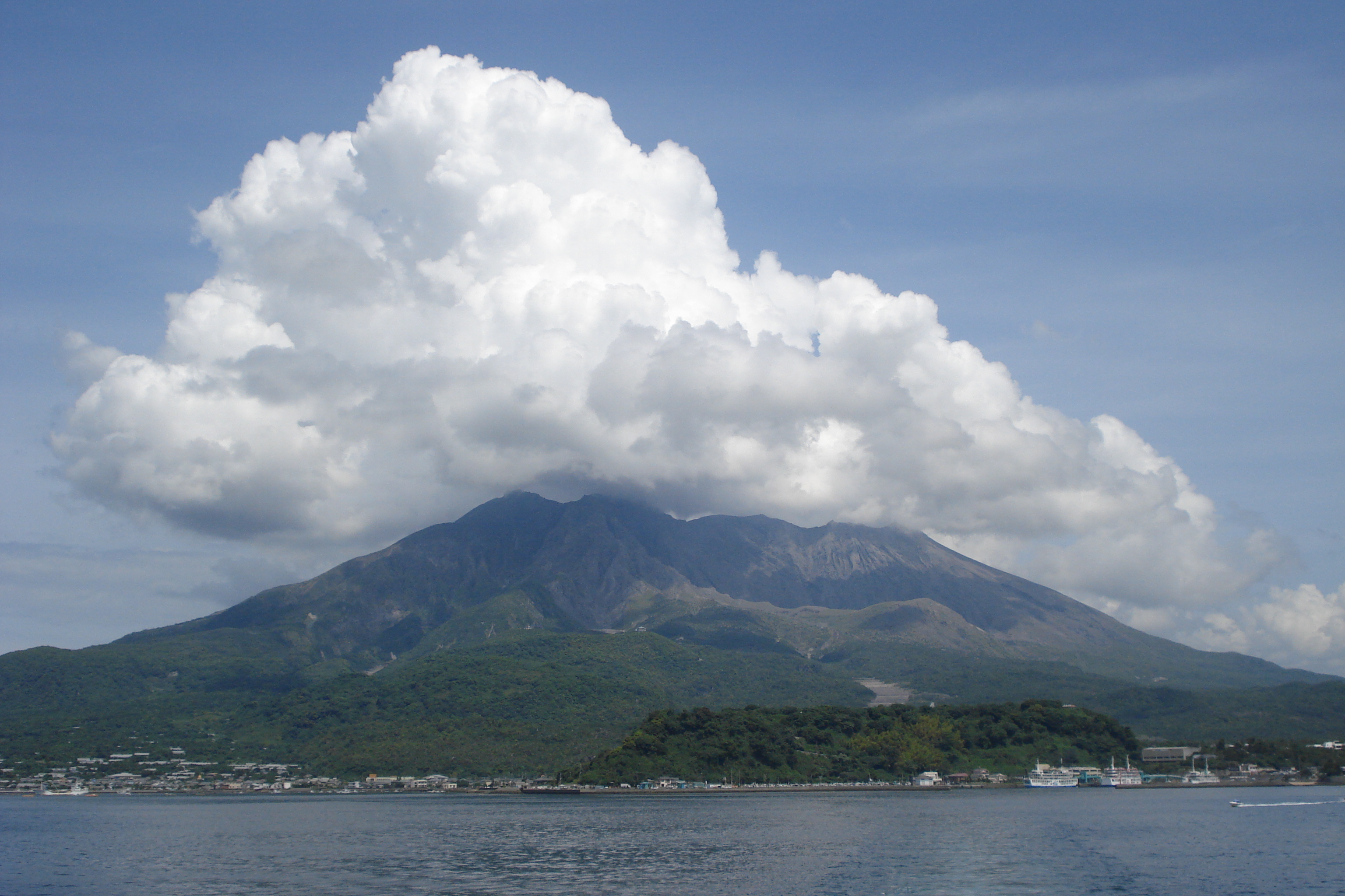 Sakurajima-Vulkan bei Kagoshima in SW-Kyushu