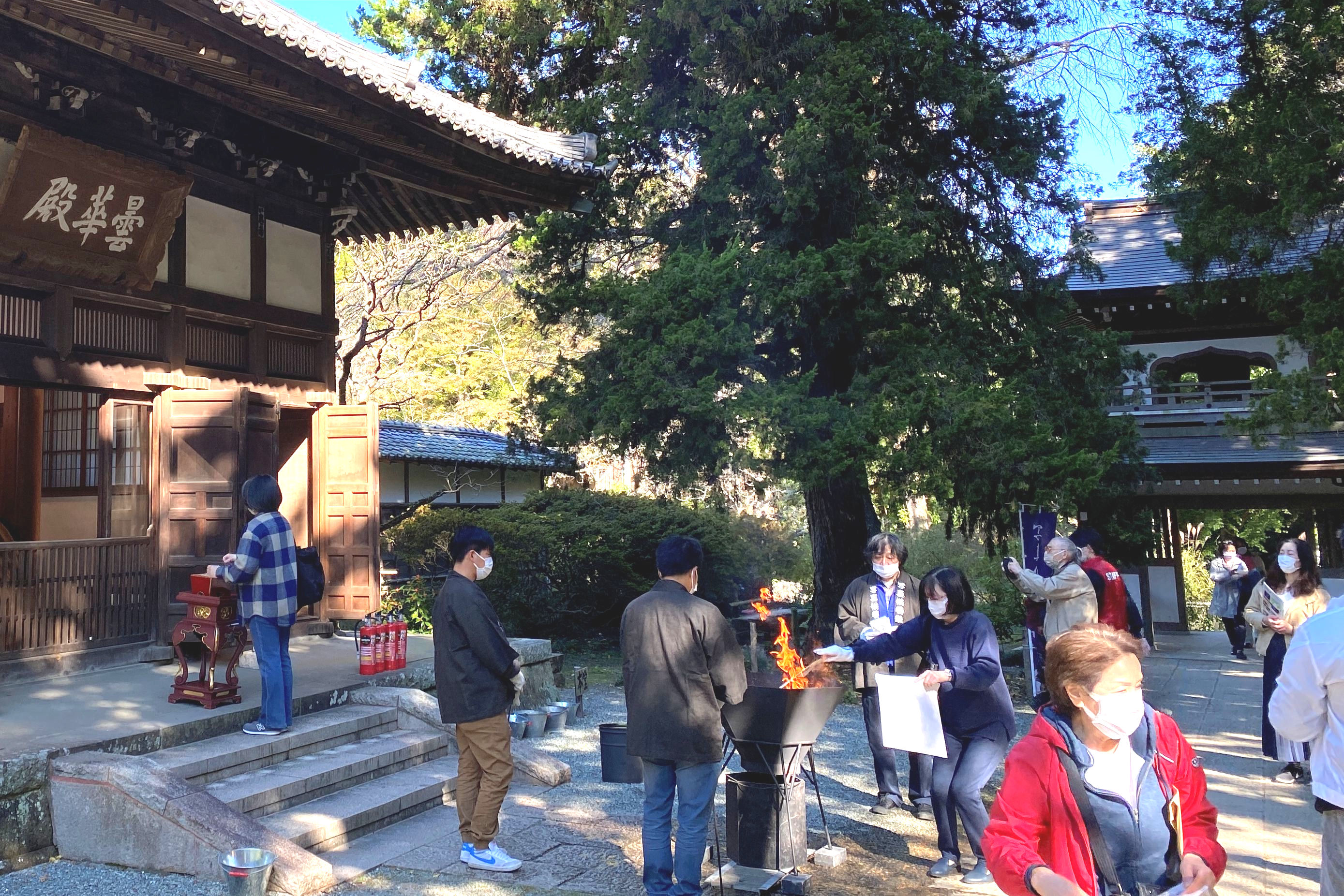 Jochiji-Tempel in Kamakura mit Maskerade